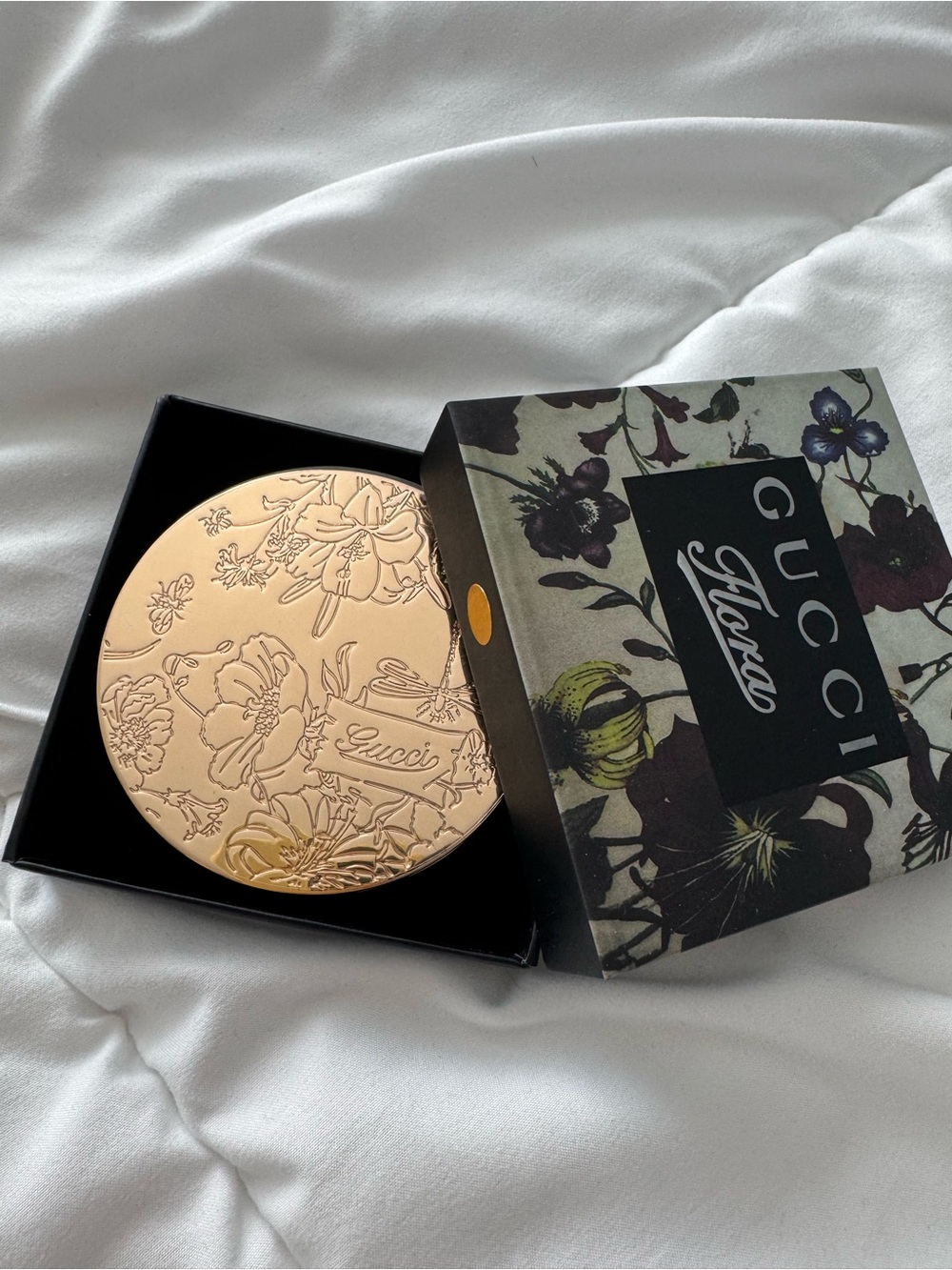 Gucci Flora Gold Compact Mirror with Flora Slipcover GWP - Picture 2 of 6